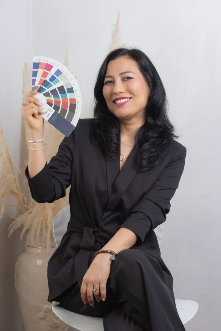 Carolina Calderón, asesora de imagen estratégica experta en colorimetría para profesionales en Perú.
